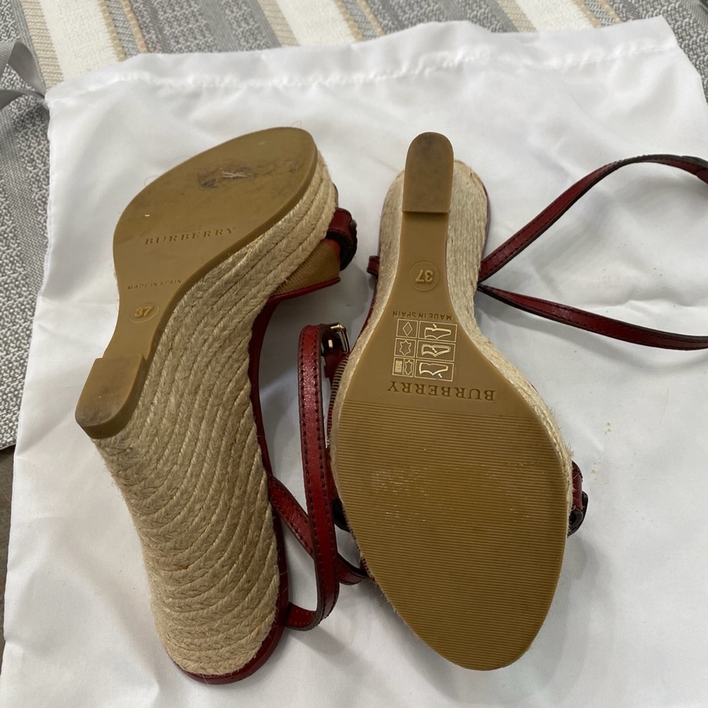 Authentic Burberry sandal😍